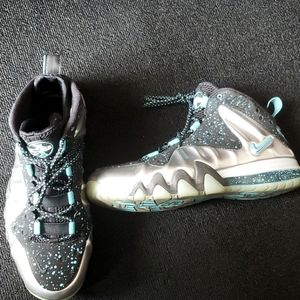 Nike Barkley Posite, Sz 9, Metallic SLVR, Gmm Blue